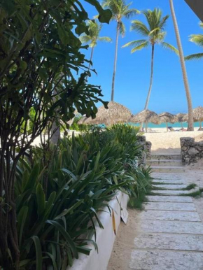 Blue coral beachfront studio